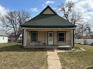 916 Thompson St, Chester, NE 68327