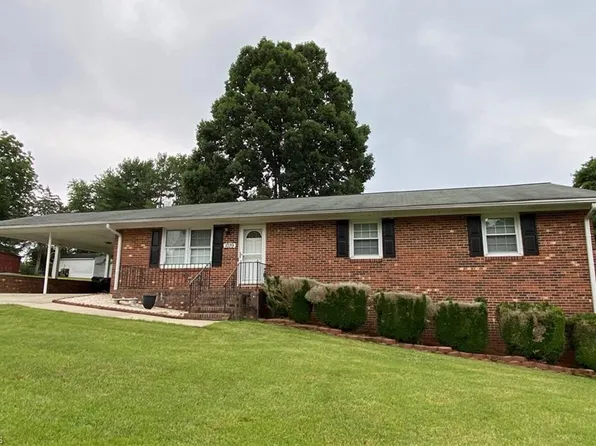 1039 Dogwood Dr, King, NC 27021