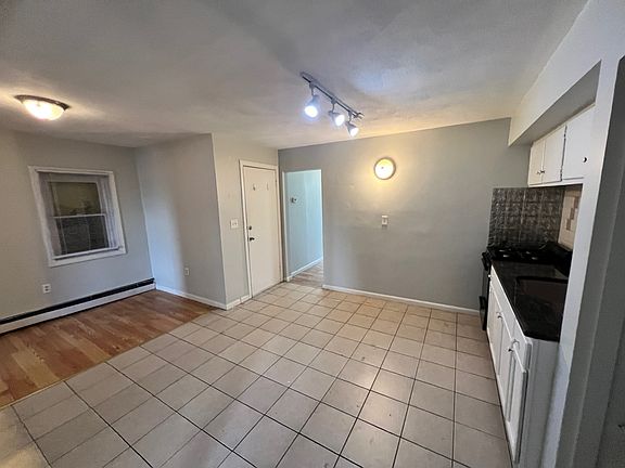 3rd image of 139 Chelsea St #2B