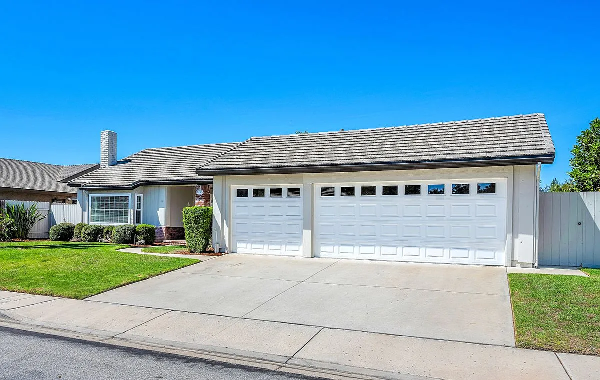 3 bed, 2.0 bath, 1712 sqft, $4,900 — Photo 1