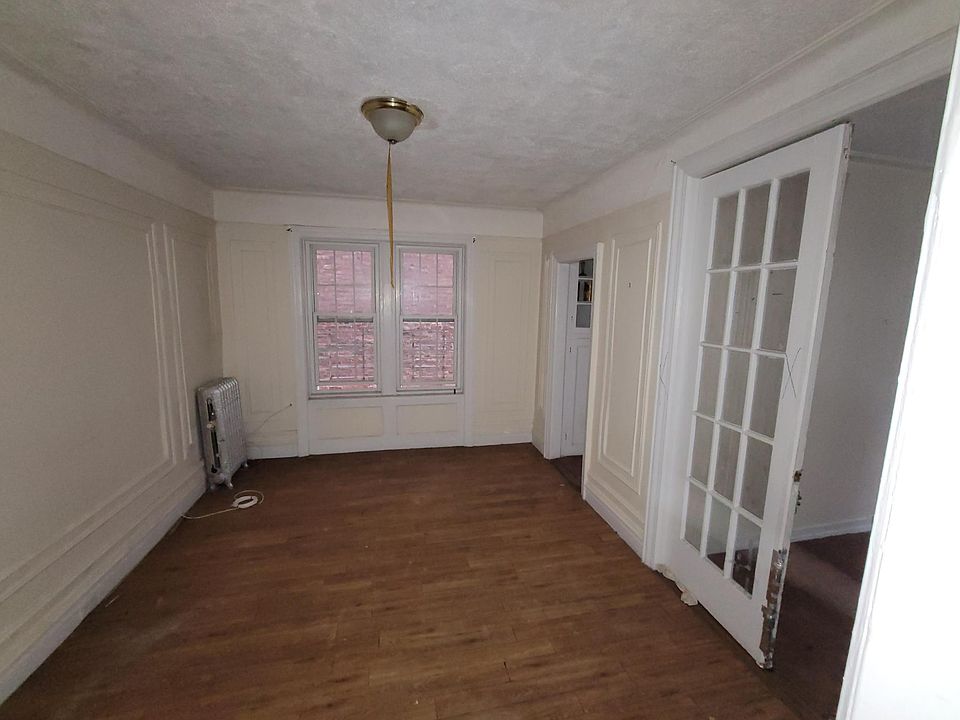 1st image of 2403 Creston Ave #B4