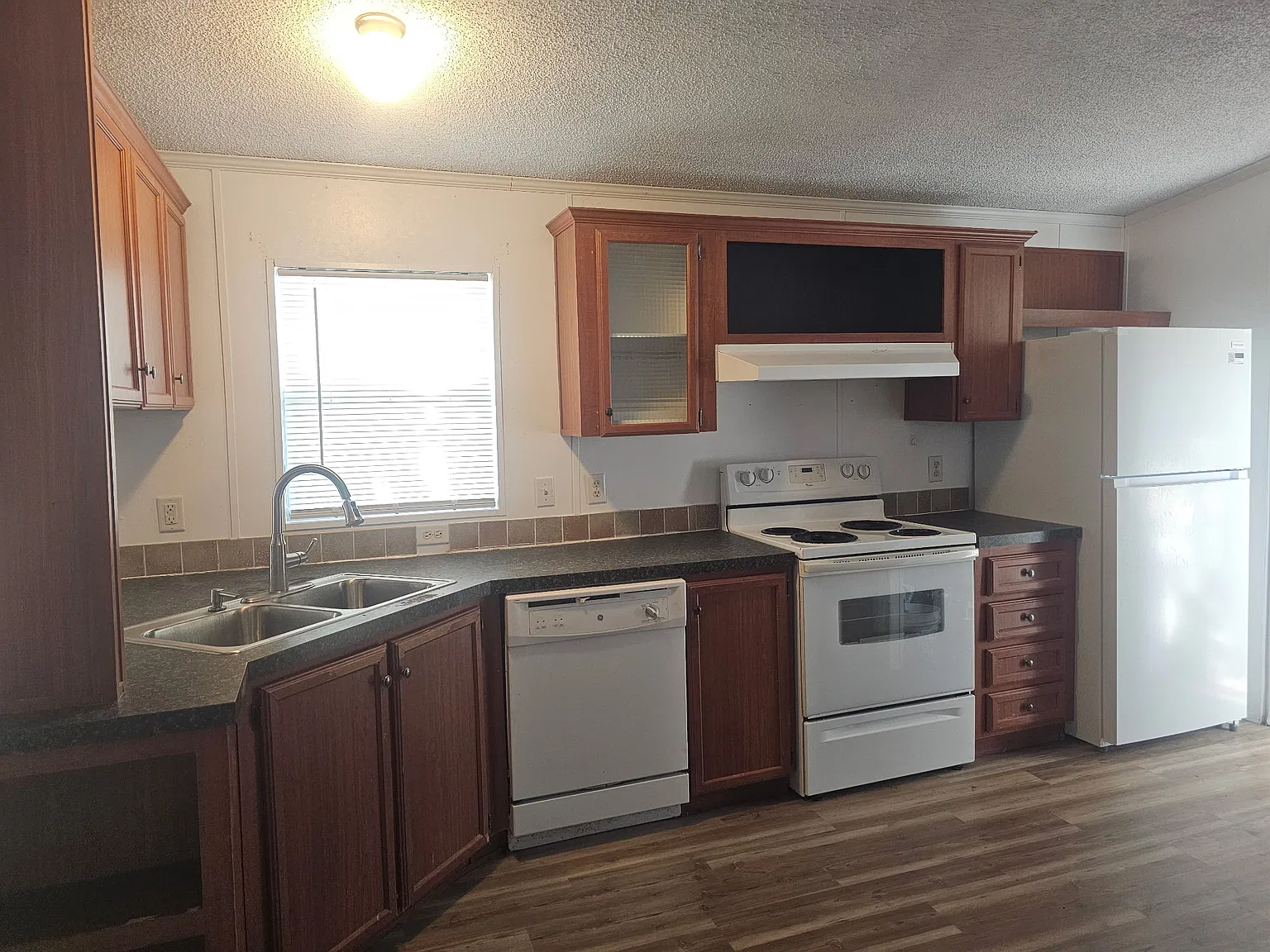 3 bed, 1484 sqft, $1,575 — Photo 2