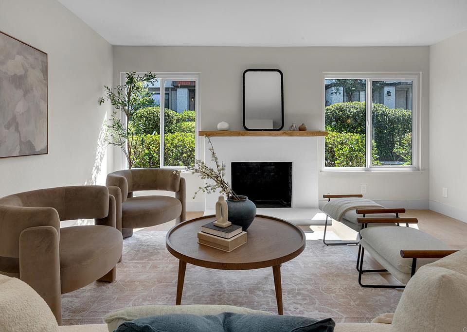 1st image of 28146 Ridgecove Ct S