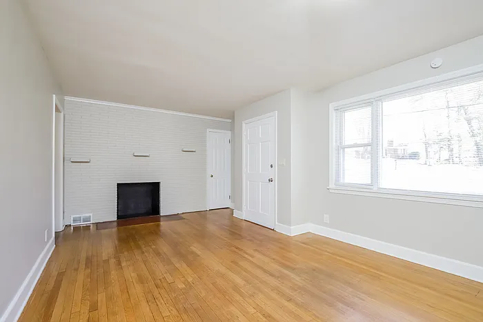 3 bed, 1.5 bath, 1800 sqft, $1,795 — Photo 3