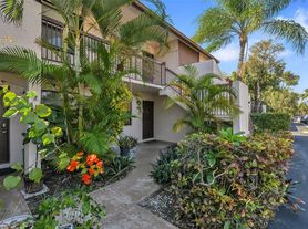 9866 Nob Hill Ct, Sunrise, FL