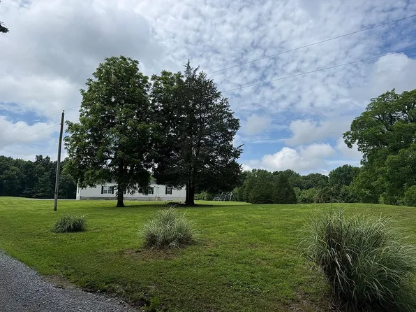 4995 Battleford Rd, Stonefort, IL 62987