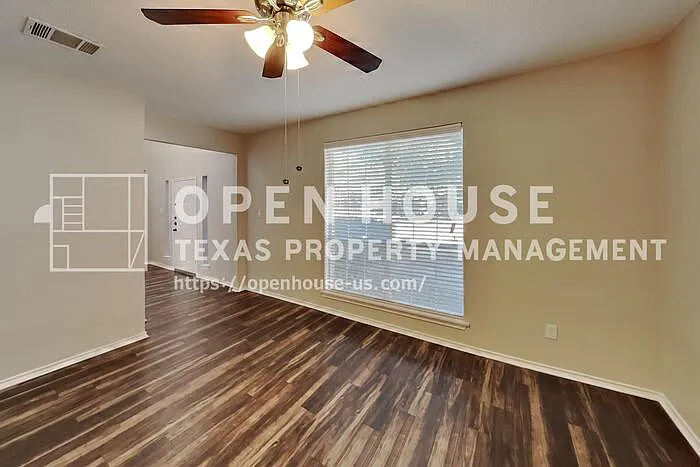 4 bed, 2.5 bath, 2262 sqft, $2,675 — Photo 4