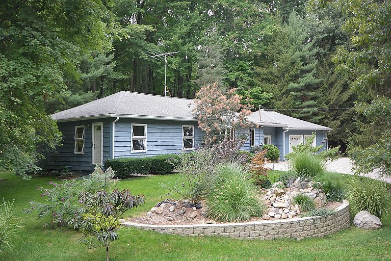 26 Pine Rd, Plainwell, MI 49080 Zillow