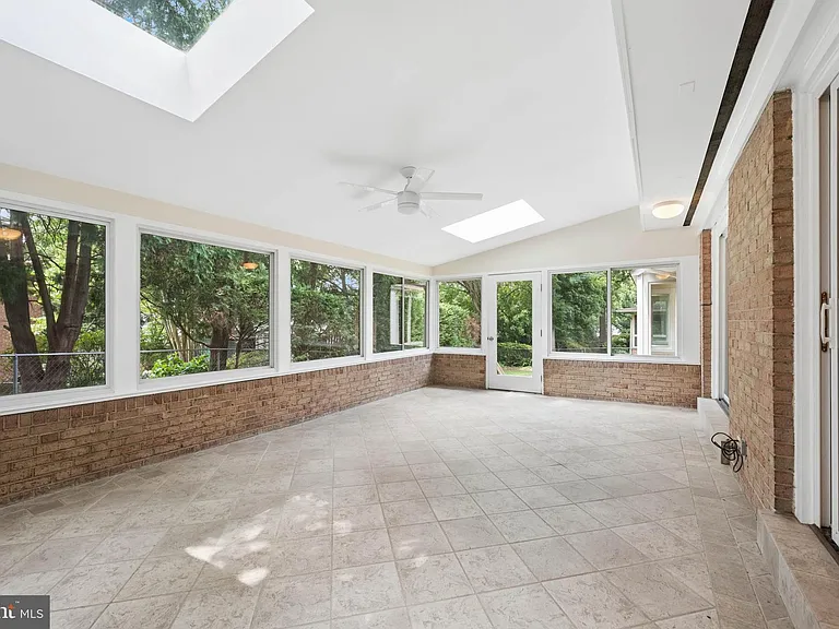 7016 Hopewood St — Photo 30
