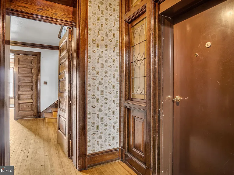 727 E Market St — Photo 4