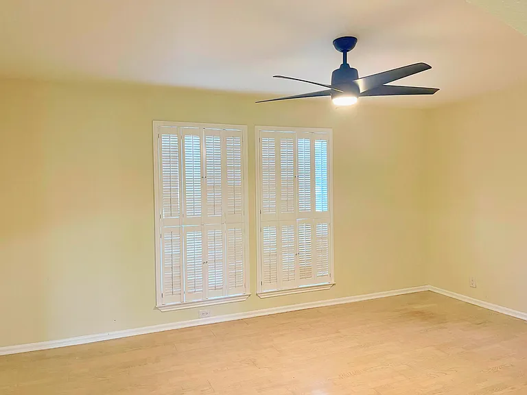 5868 Royal Rdg — Photo 5