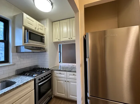 240 East 46th Street image 2 of 13