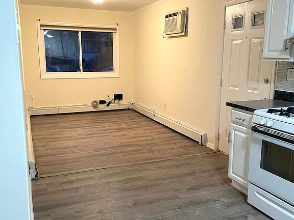 3rd image of 42 Saint Johns Ave Floor 1
