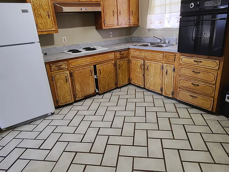 700 S McGee St #202 — Photo 2