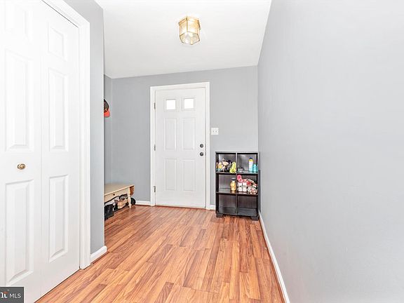 3rd image of 6 Luther Dr