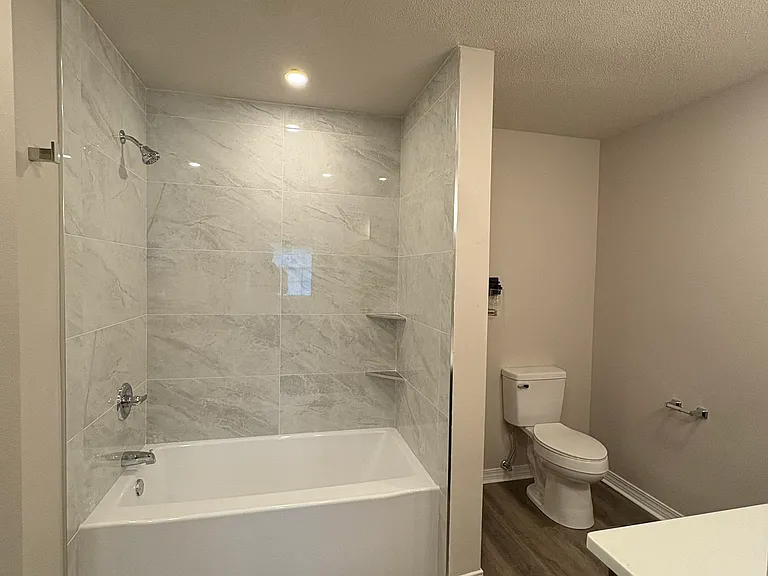204 James Ct — Photo 14