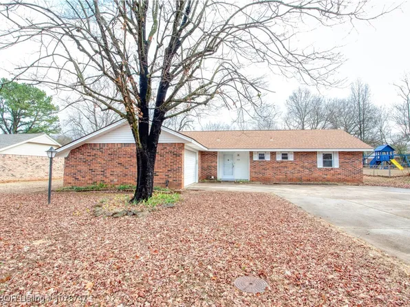 310 N 26th St, Ozark, AR 72949