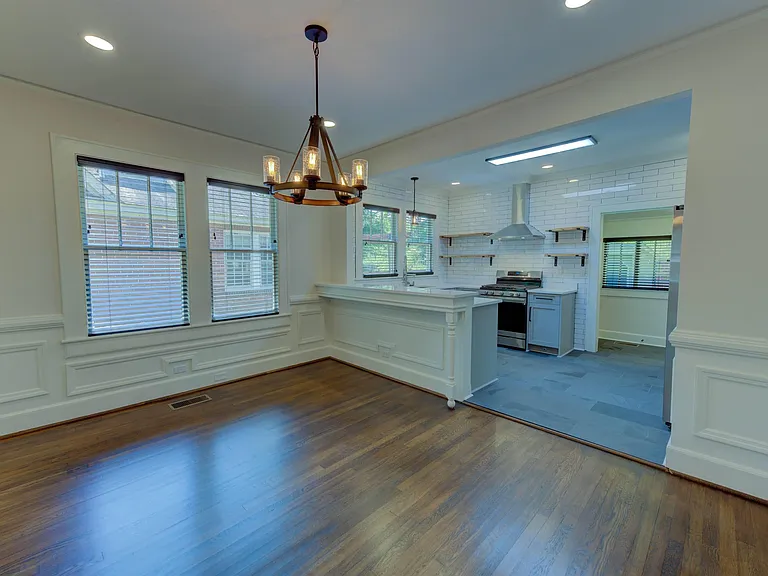2405 Sumter St — Photo 8