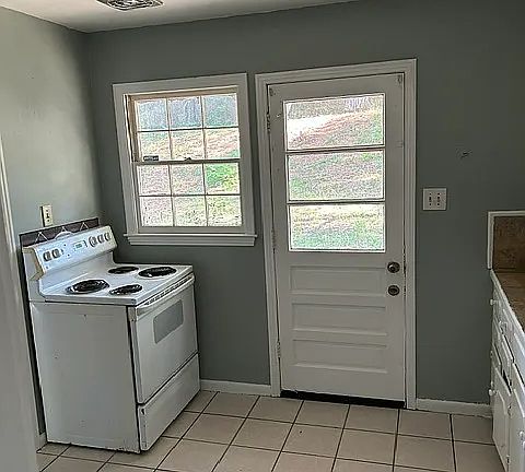 5th image of 4161 Yorkshire Ln