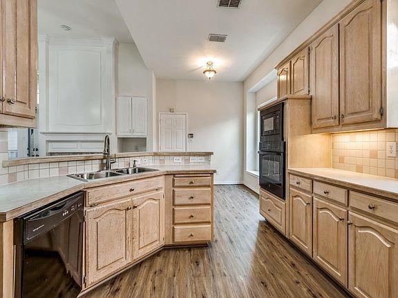 3rd image of 8613 Wellington Point Dr