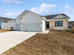 719 NE Deerfield Dr, Ankeny, IA 50021