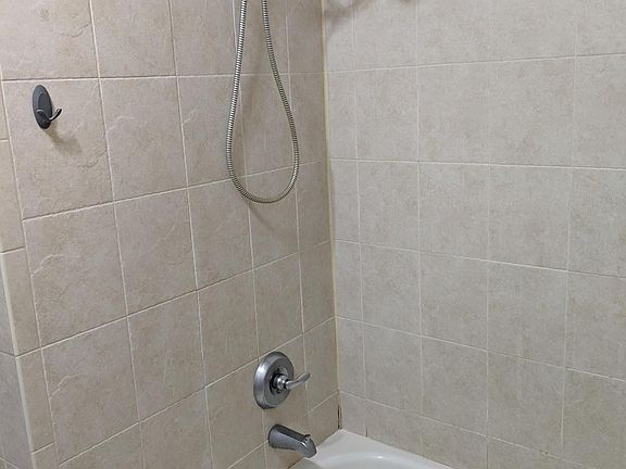 5th image of 127 E Main St APT 202