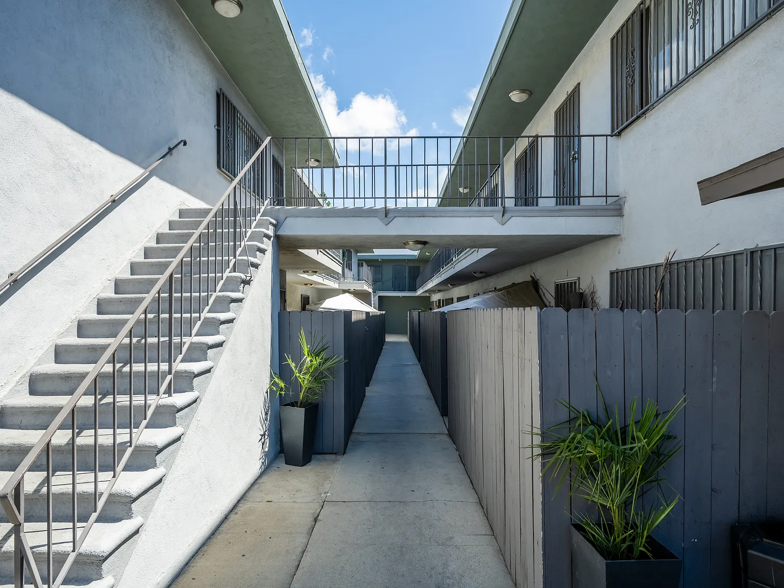 2 bed, 825 sqft, $2,750 — Photo 3