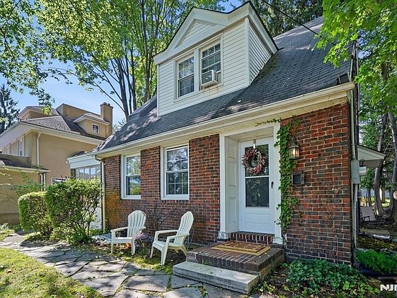 2nd image of 749 Kinderkamack Road