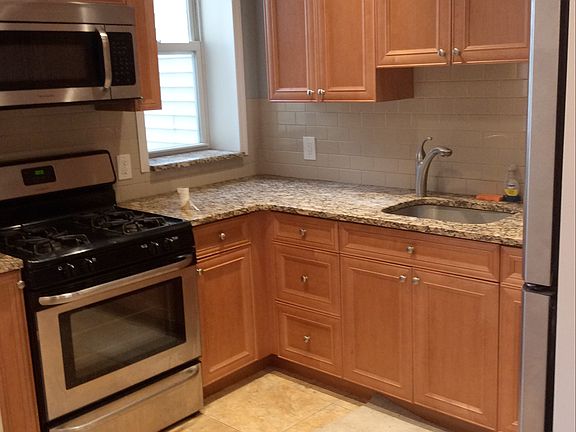 4th image of 756 Manhattan Ave APT 1