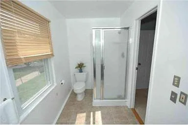 Master bathroom (1/2)