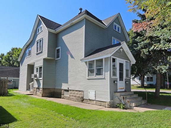 2nd image of 976 Palace Ave