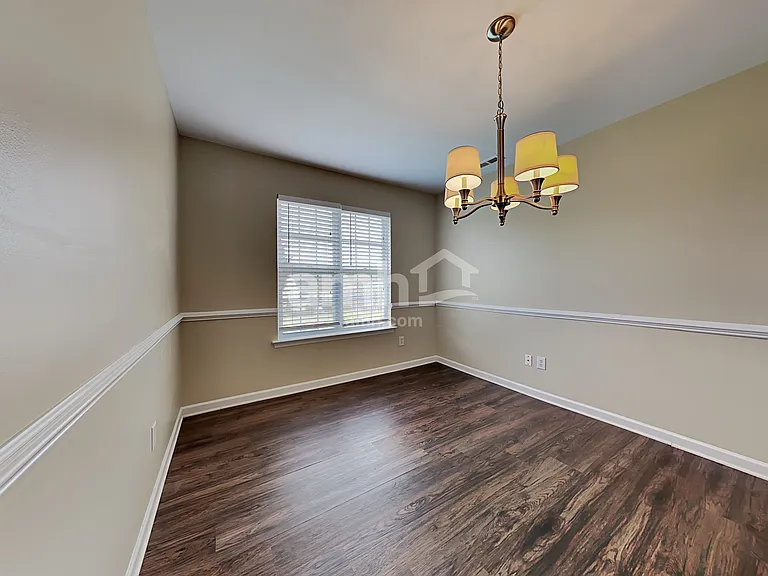 141 Sawhorse Dr — Photo 5