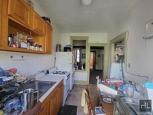 2nd image of 34-06 42nd St #2
