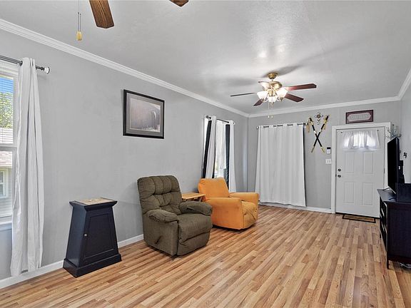 4th image of 2945 Warren Ave