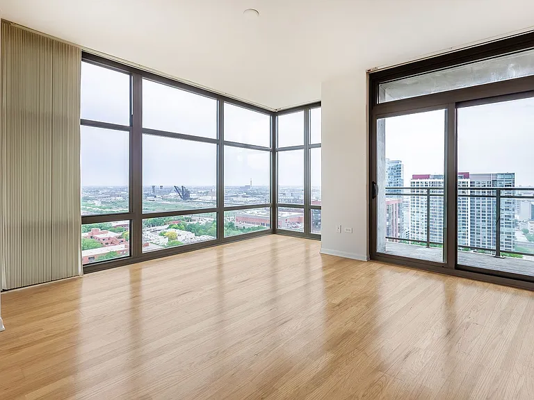 Astoria Tower — Photo 21