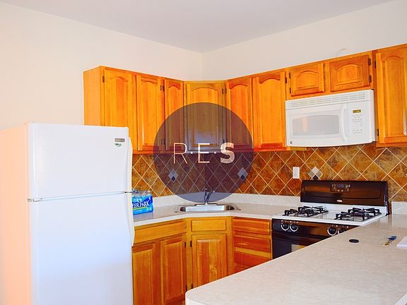 4th image of 702 Degraw St #2