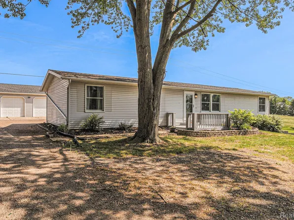 113 E Hibbard Rd, Owosso, MI 48867