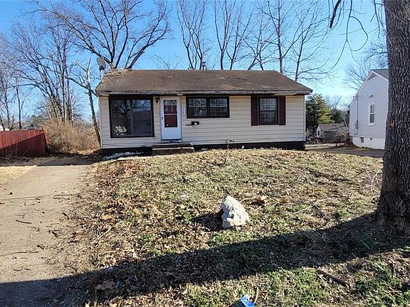 2nd image of 304 Lanark Rd