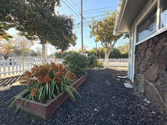 4th image of 1061 Alma St Unit 103