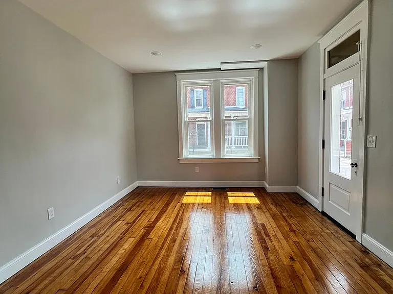 31 N Poplar St — Photo 9