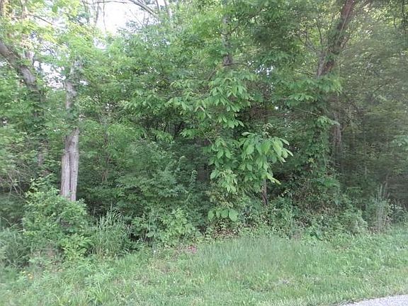 2nd image of 2472 Hickory Dr