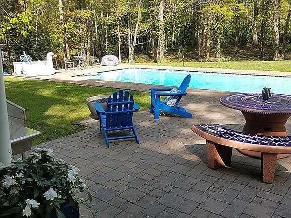 5th image of 27 Greenleaf Dr
