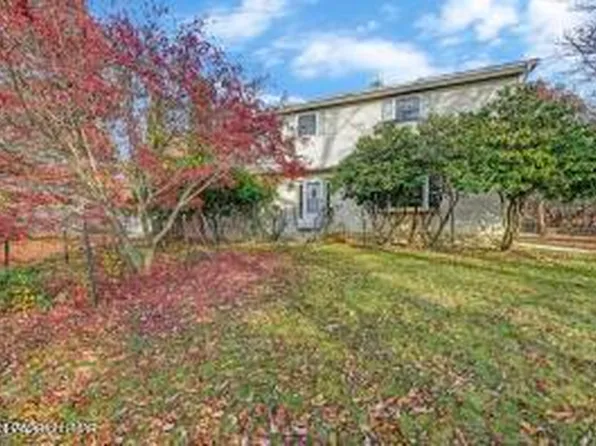 145 Gap View Cir, Bushkill, PA 18324