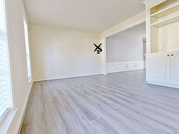 3rd image of 11830 Carriage Park Ln