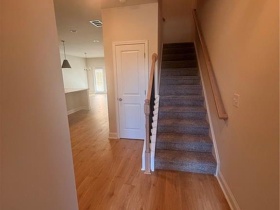 3rd image of 779 Woods Chapel Rd