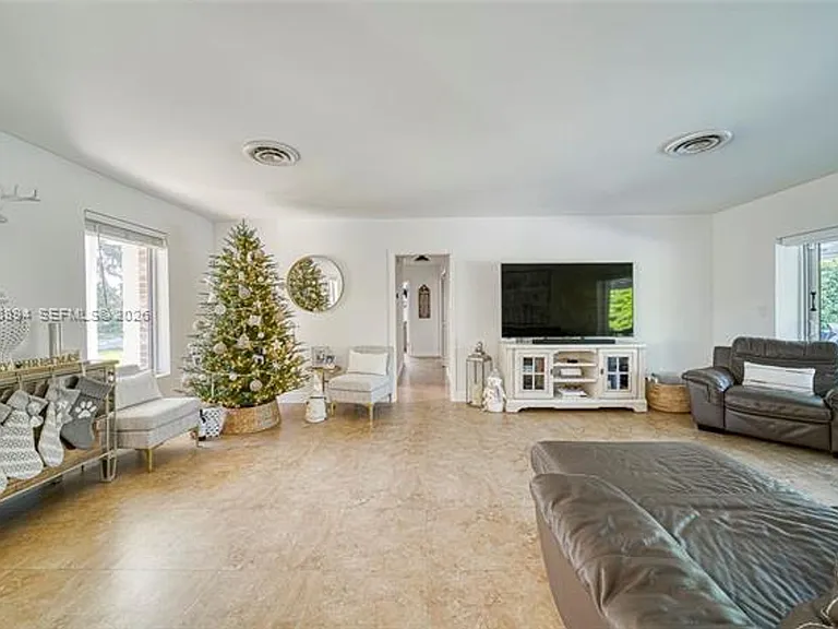 10600 SW 80th Ct — Photo 4