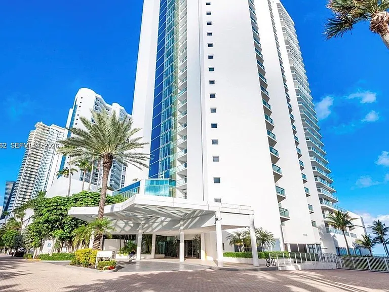 16445 Collins Ave #425 — Photo 47