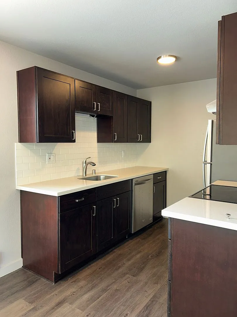 5900 SW Admiral Way — Photo 3