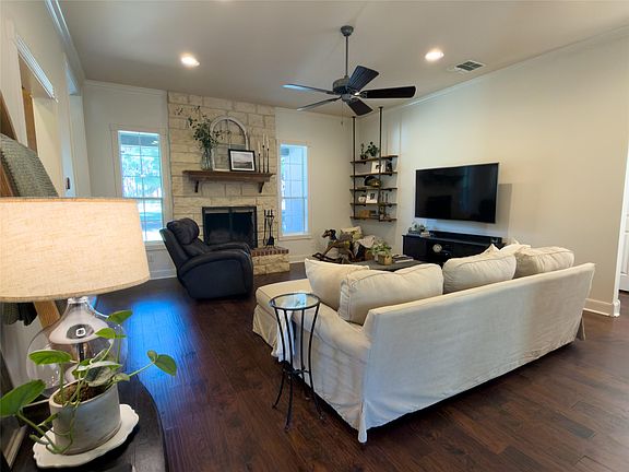 5th image of 1109 Robbins Rd