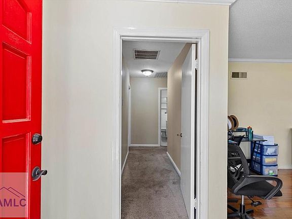 3rd image of 722 W Barnard St